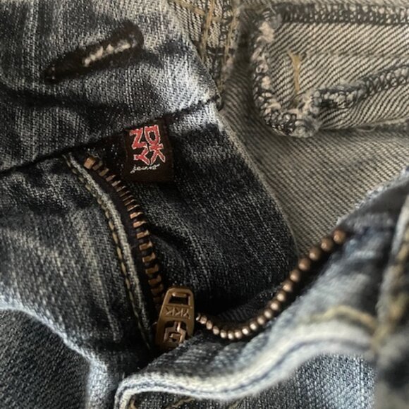 DKNY Distressed Vintage Jeans Size 26 straight leg plus free boho Blouse!! - Picture 6 of 11